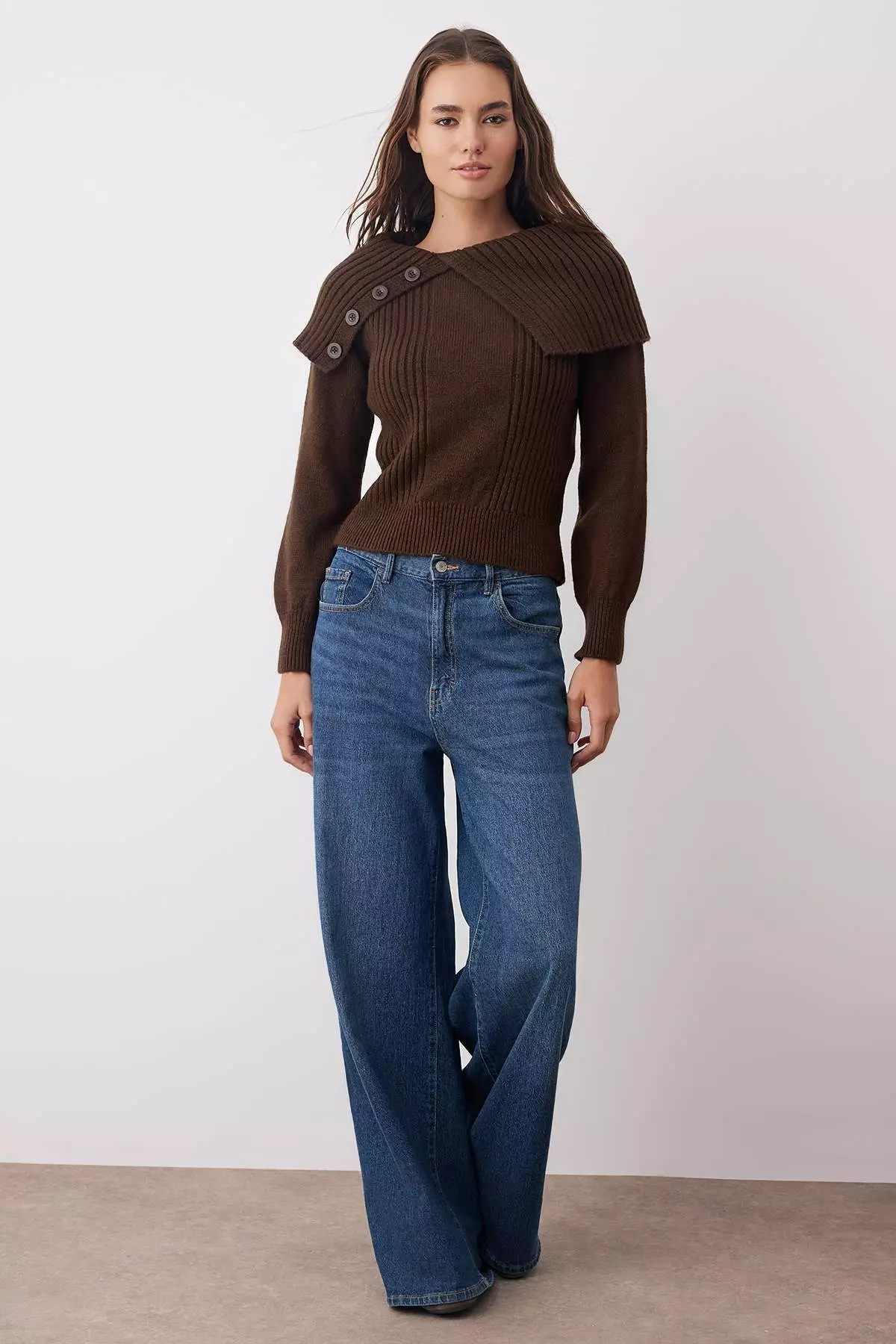 Brown Soft Texture Turn-Down Collar Knitwear Sweater Twoaw26Kz00024