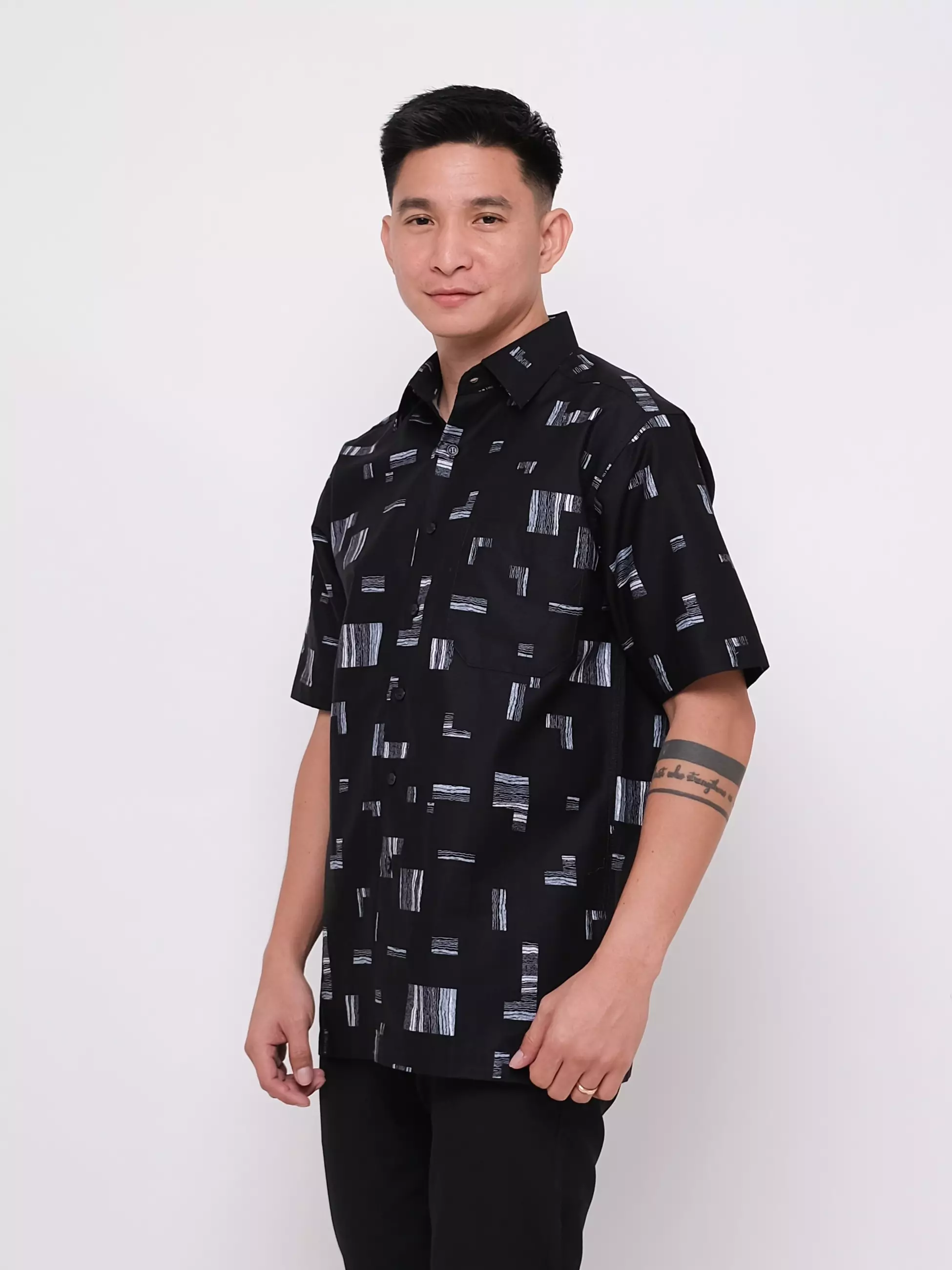 Kemeja Katun Lengan Pendek Hitam Motif Kotak-Kotak 16885