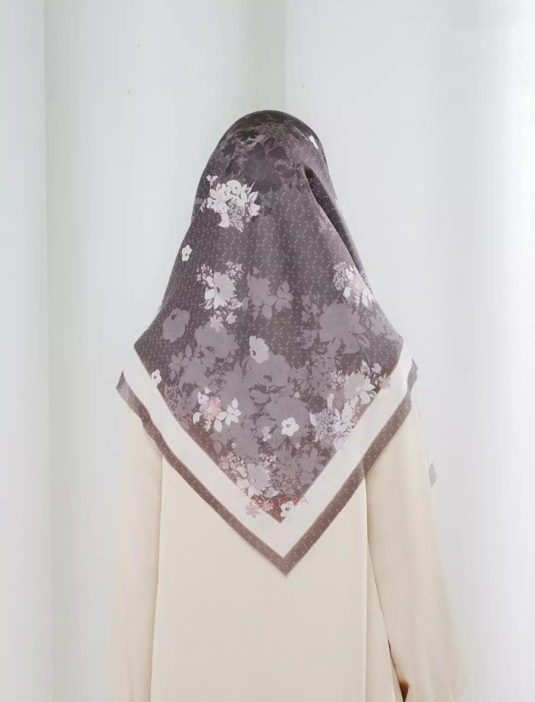 Linzy Printed Scarf Black | Hijab Kerudung Segi Empat Motif