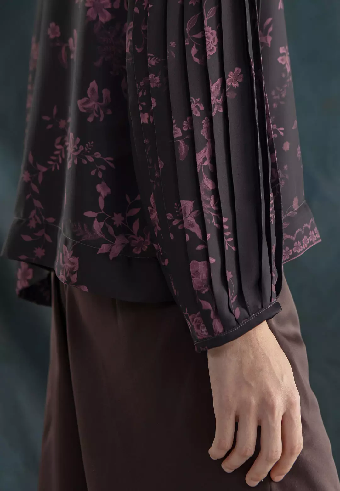 HijabChic Maeve Top Plum - Kemeja Lebaran Satin Premium Motif Floral Classy