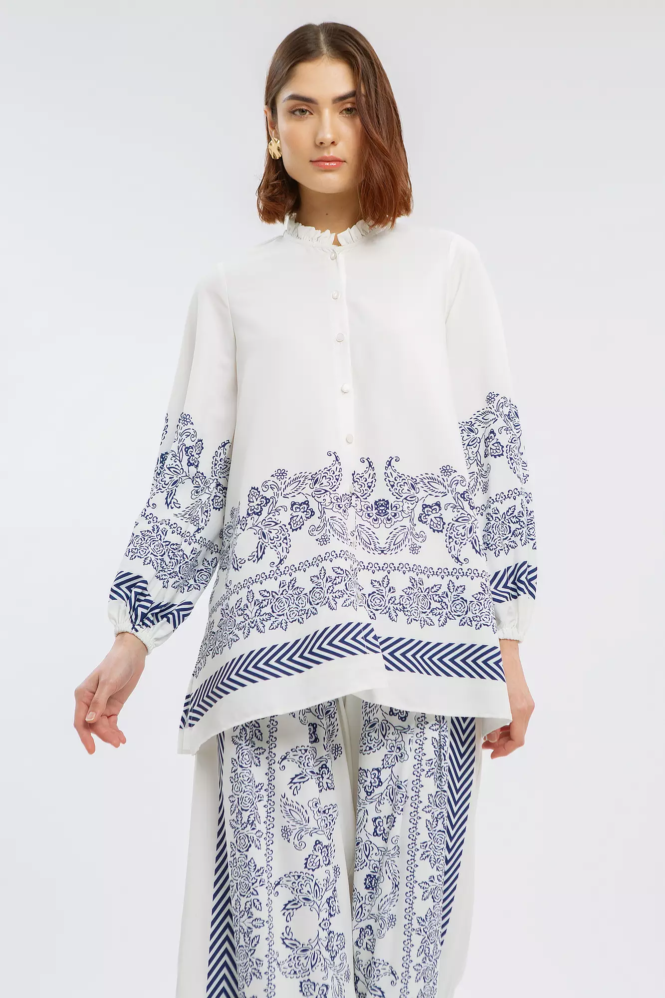 Minimal Zahra Tunic White Blue Warna WHITE BLUE