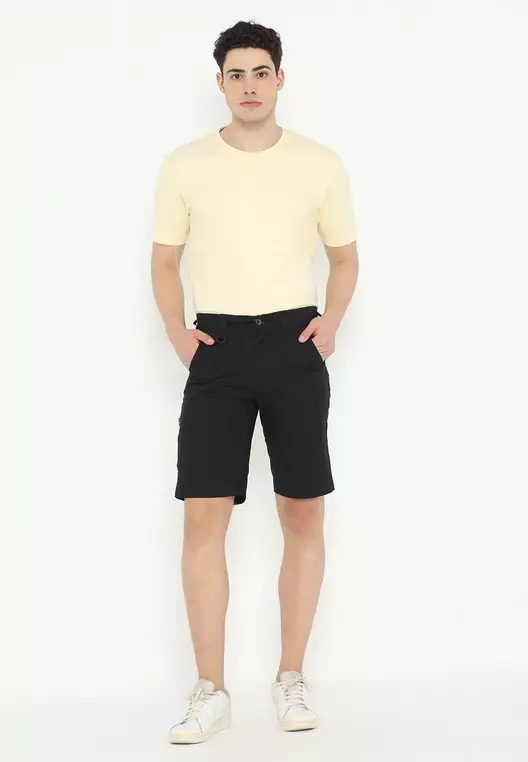 POLICE Celana Pendek Cargo Parasut Kantong Zipper Regular Fit Pria