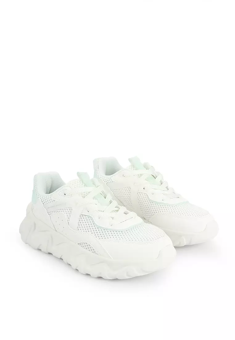 All white deals lifestyle shoes