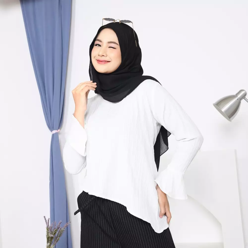 Giselle Blouse Asimetris - Broken White M19827 R57S5