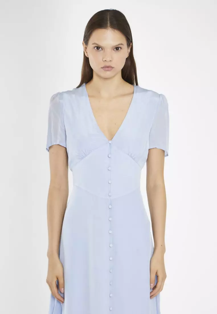 淺藍色短袖紐扣前襟中長連衣裙