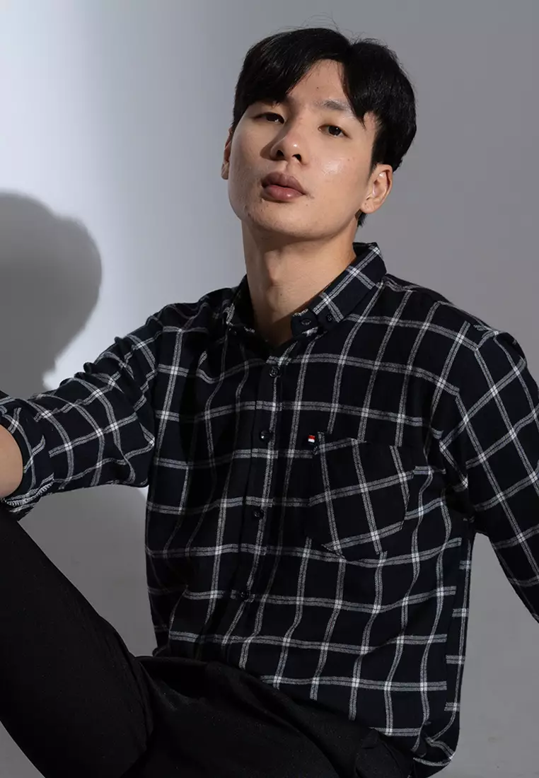 Kemeja panjang pria formal slim fit kotak hitam putih houseofcuff