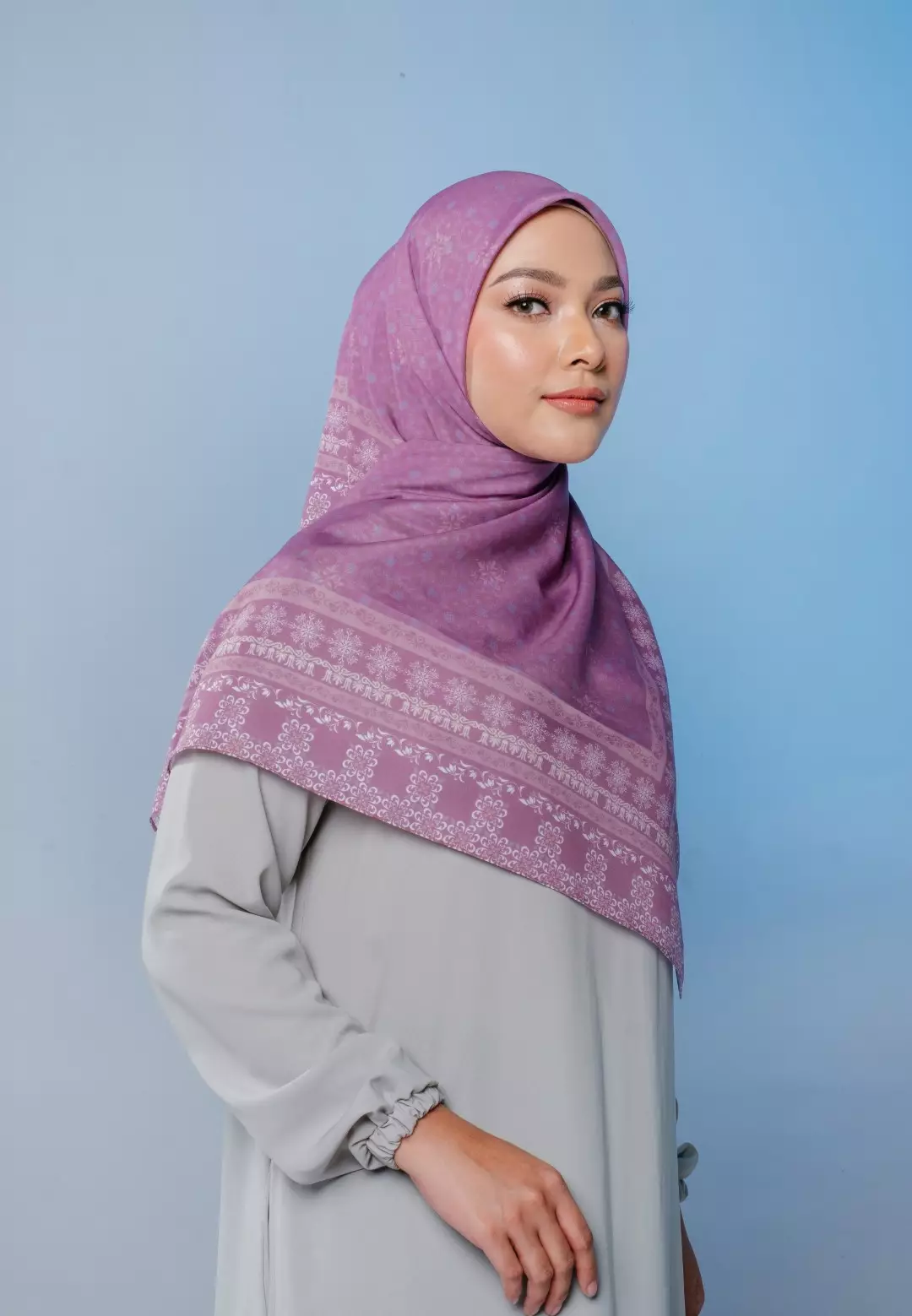 VALE Scarf Mauve - Kerudung Hijab Segiempat Motif With Pouch Ziplock - Bahan Poly Fine - Ukuran 110x110