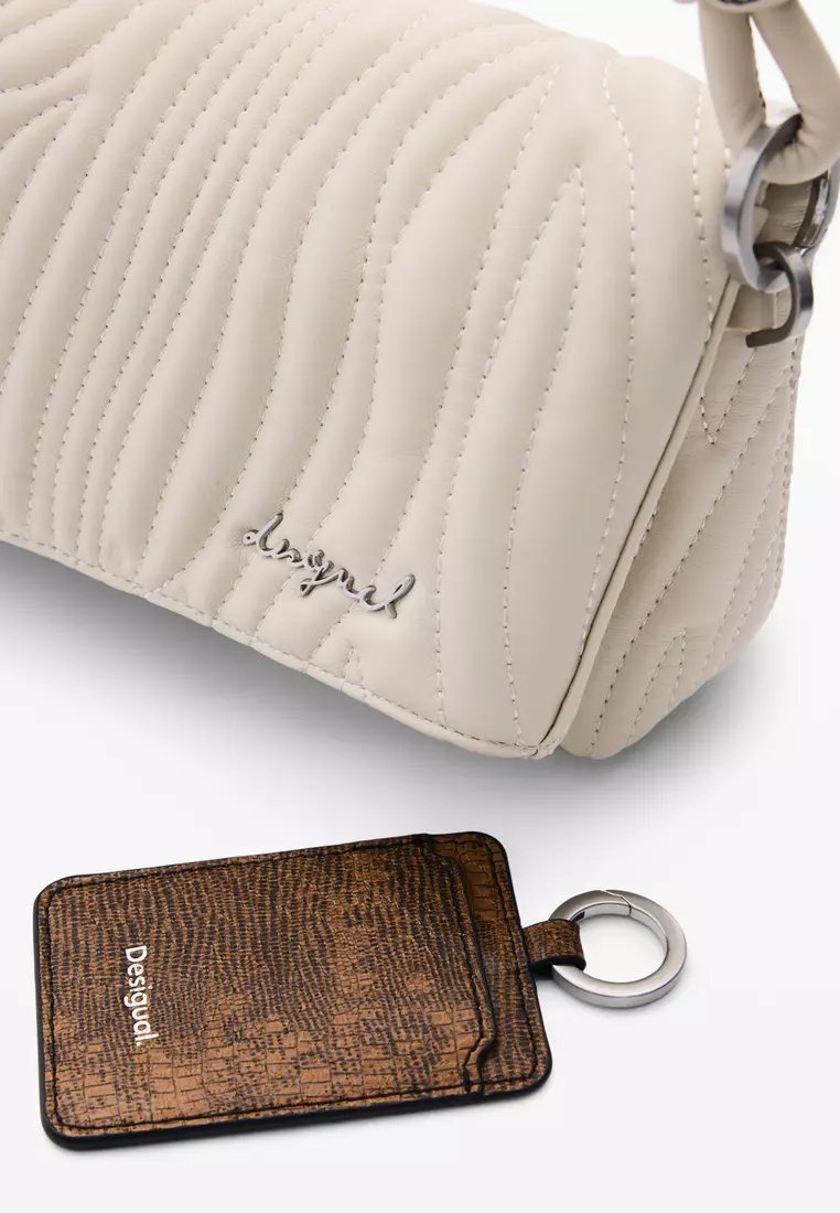 Medium bag with engravings