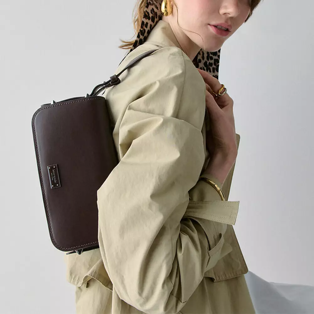 [7.7 SALEBRATION] Liv Small East West Shoulder Bag Hot Fudge