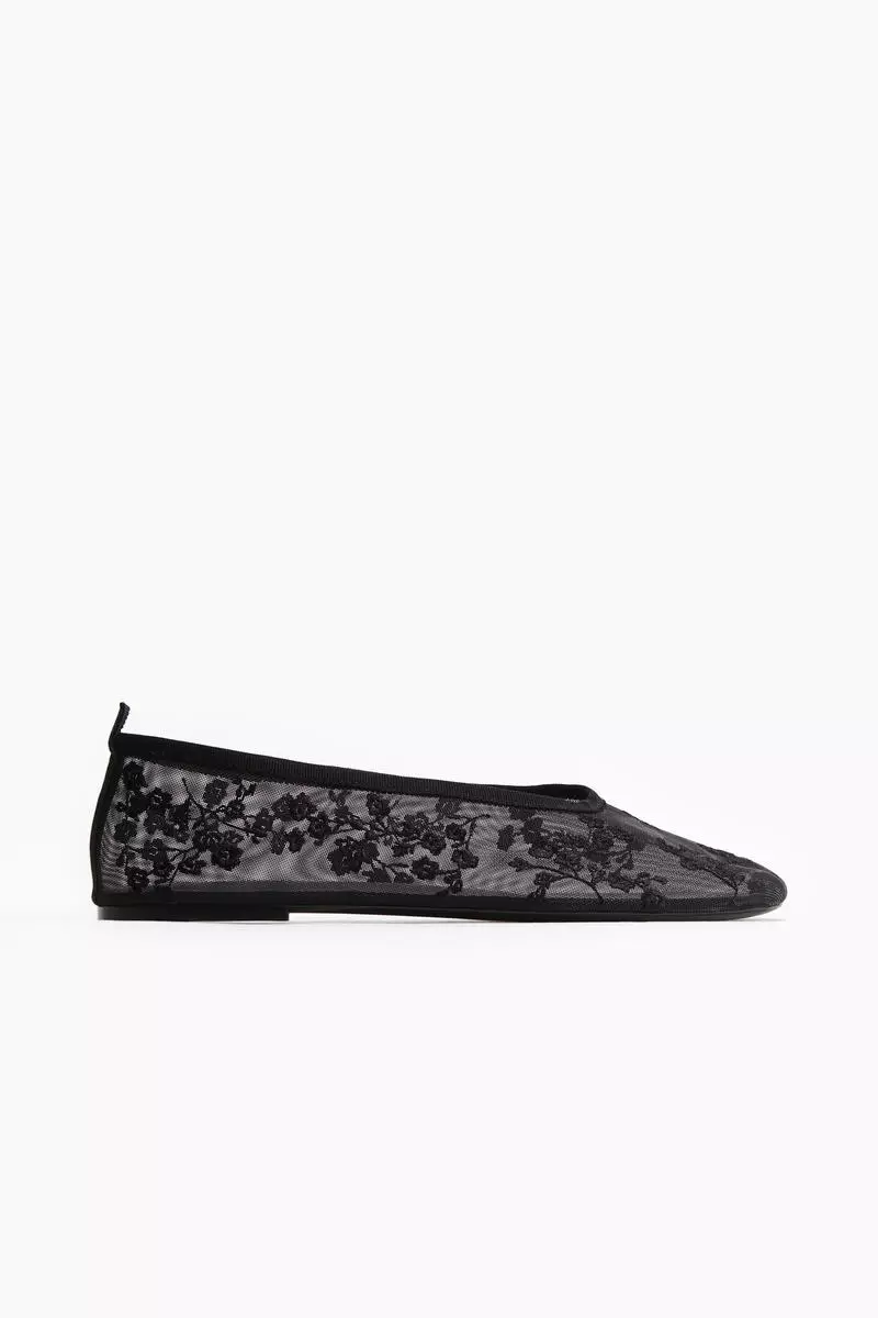 Discount on H&M  shoes - SKU: Embroidered ballet pumps
