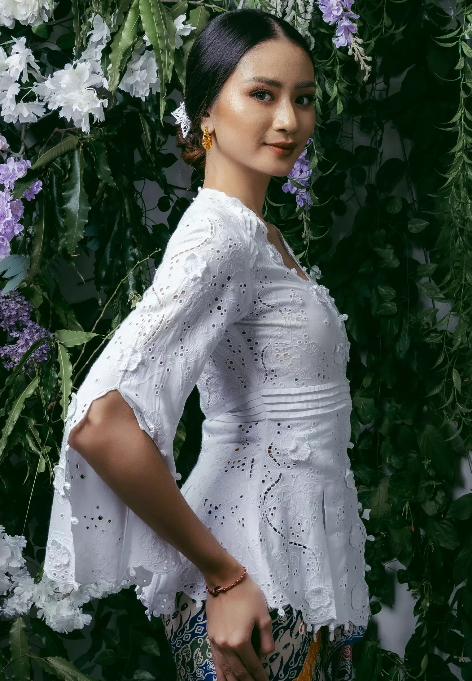 Thunlis Kebaya White