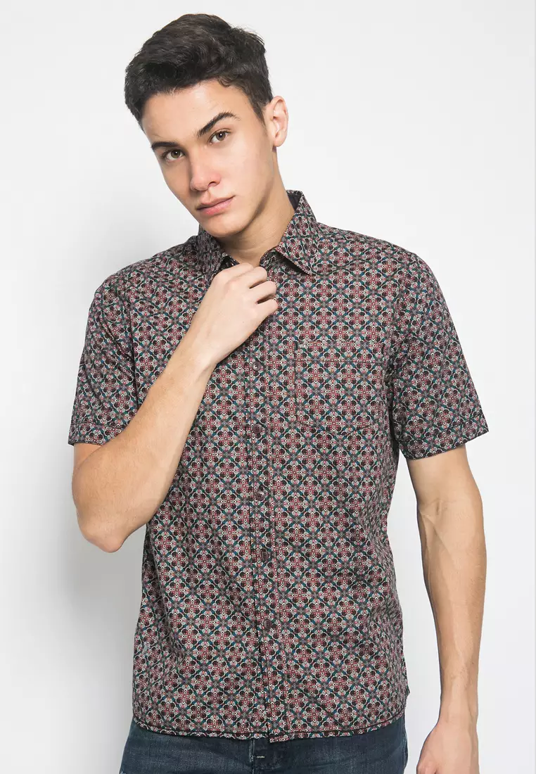 Regular Fit - Kemeja Casual - Full Motif - Maroon