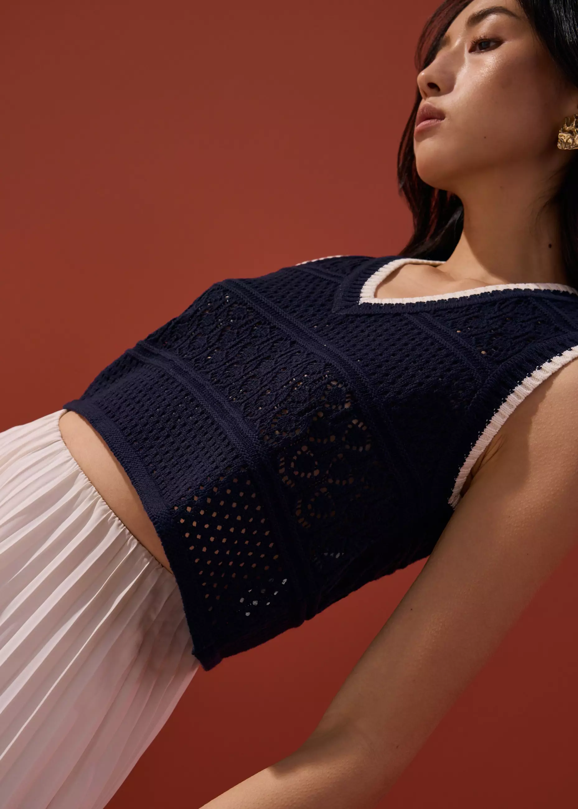 Atasan Wanita - Pointelle Contrast Knit V-neck Crop Shell Top