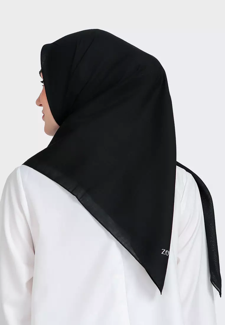 KAMANIYA Plain Scarf Black - Kerudung Hijab Segi Empat Polos Bahan Voal - Ukuran 110x110