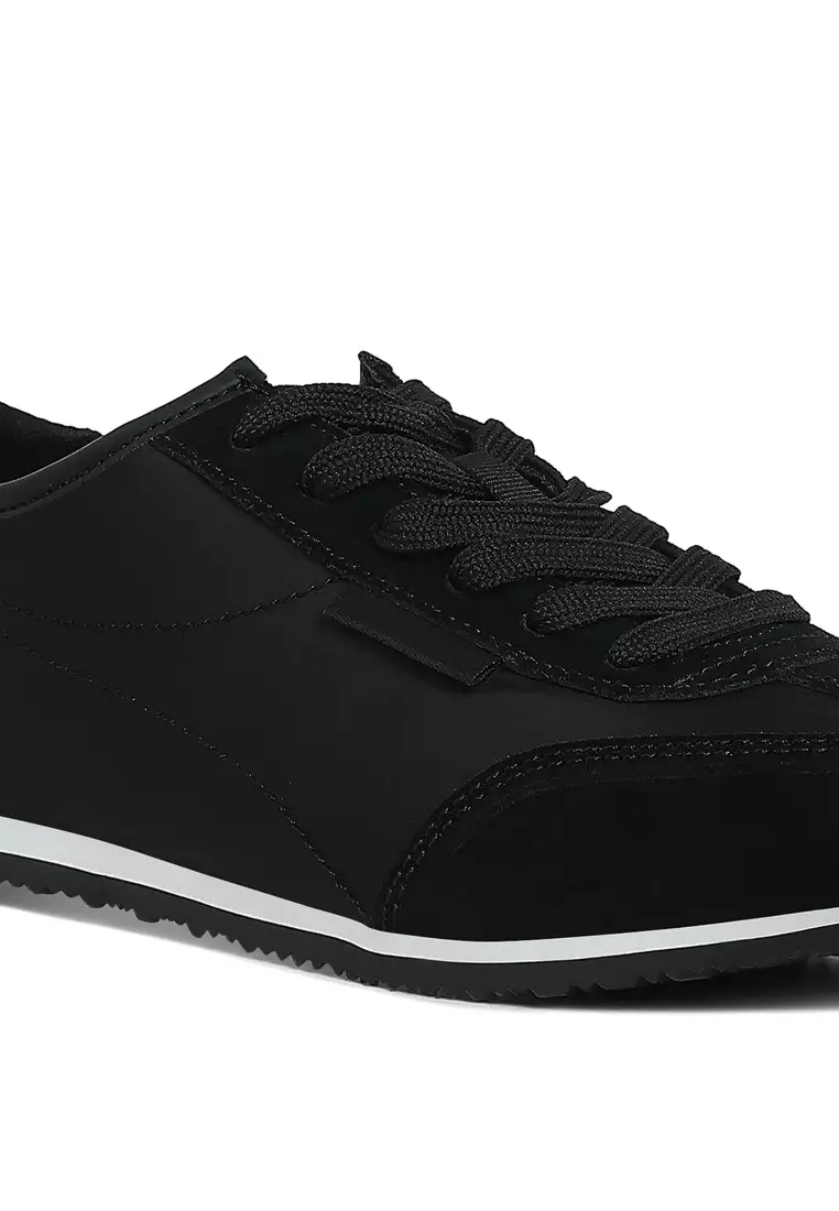 Sepatu Kets Suede Warna Hitam