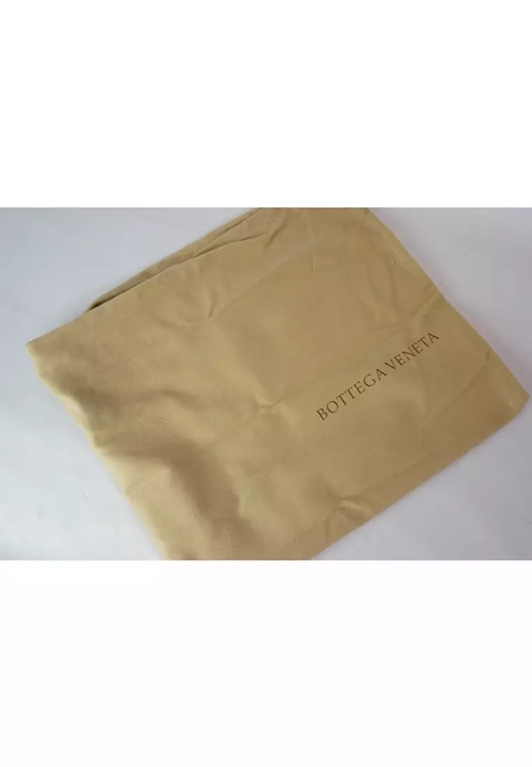 Bottega Veneta Intrecciato Calf Messenger Bag for Men in Light Moro