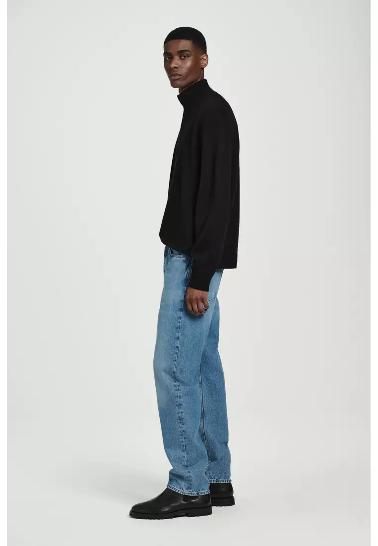 SIGNATURE STRAIGHT-LEG JEANS