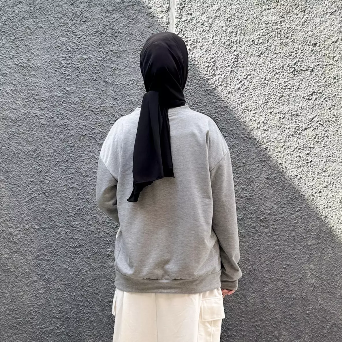 Atasan Wanita - Sweater Monochrome GREY