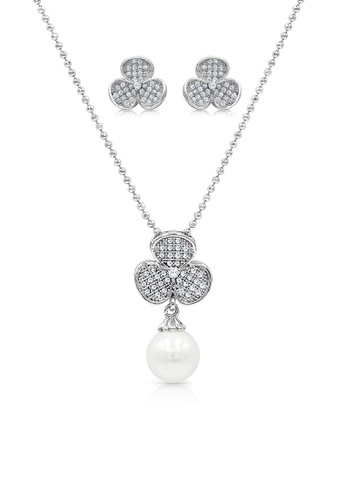 SO SEOUL white and silver Everleigh Flower Petal Diamond Simulant Stud Earrings and Necklace Set 15829AC8D616D2GS_1