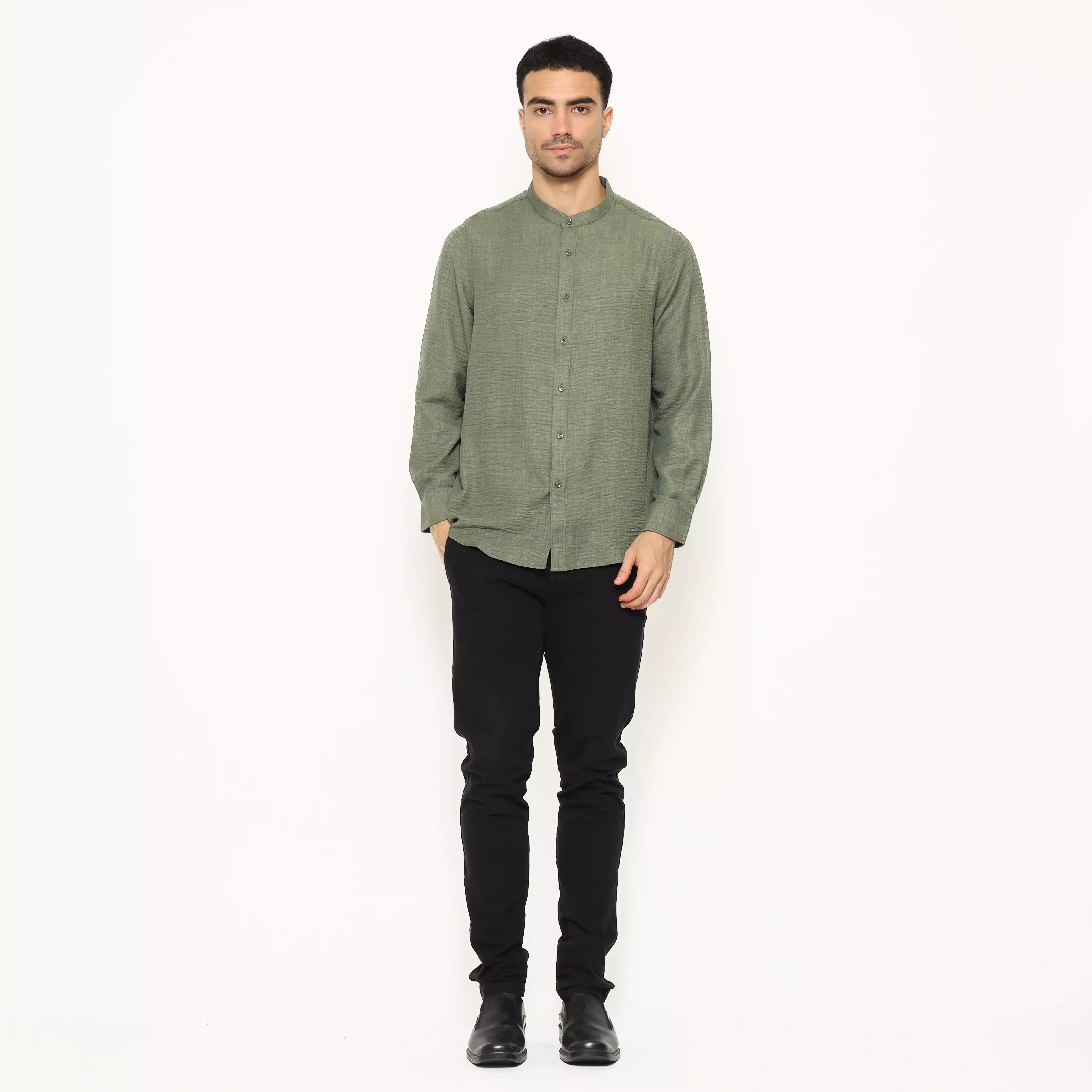 Lawell Baju Koko Pria Polos Lengan Panjang Slim Fit Warna Army | ESPRIT