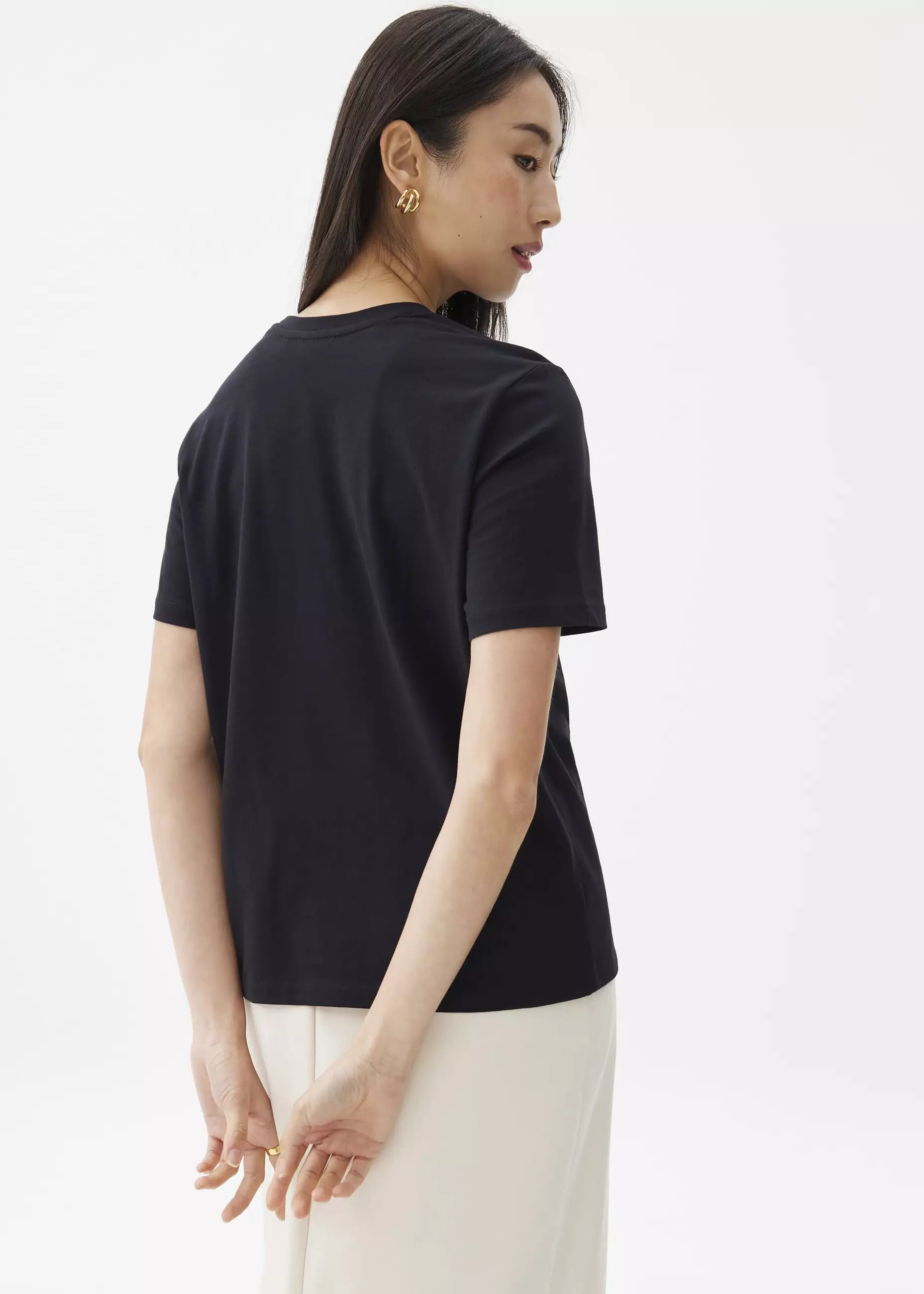 Atasan Wanita - Avery Round Neck Tee