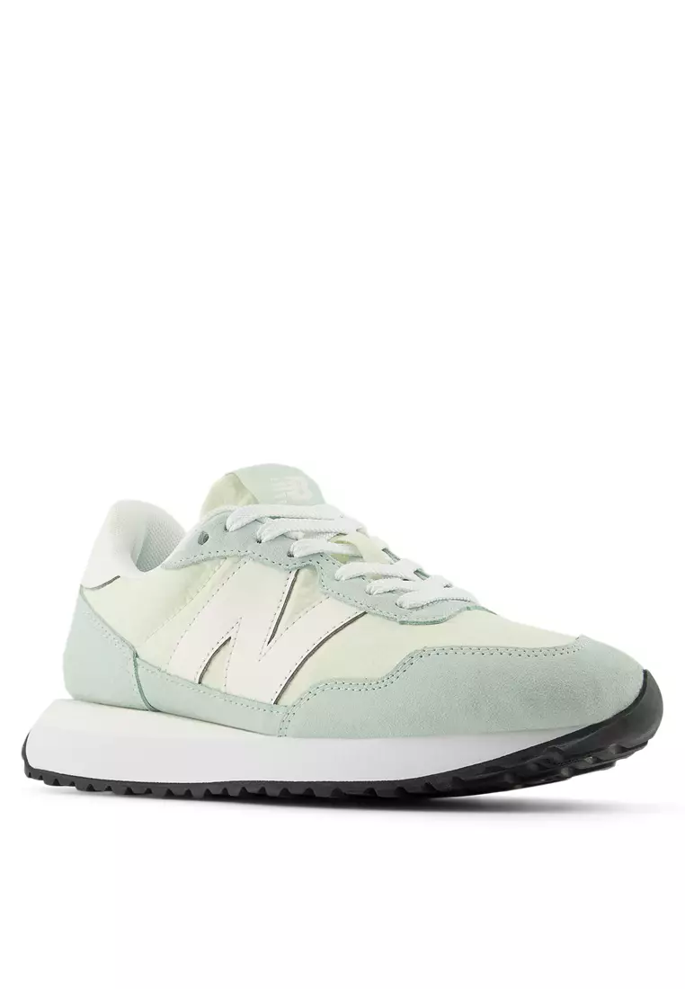 237 Classic Lifestyle Shoes