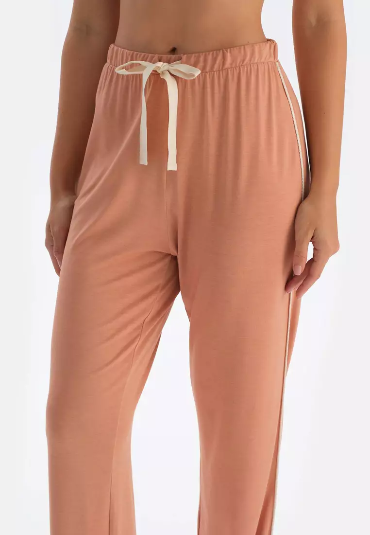 Off White T-Shirt & Trousers Knitwear Set, View Print, Crew Neck, Regular, Long Leg, Short Sleeve Sleepwear for Women