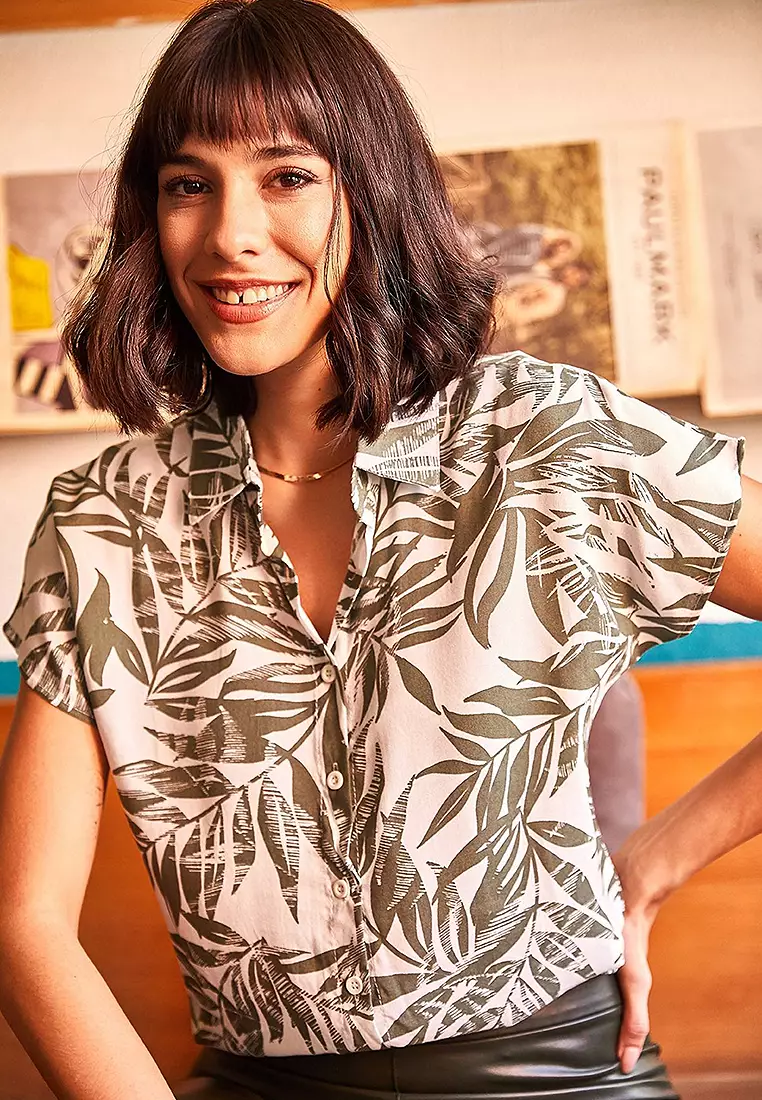 Leaf Tiny Floral Bat Shirt