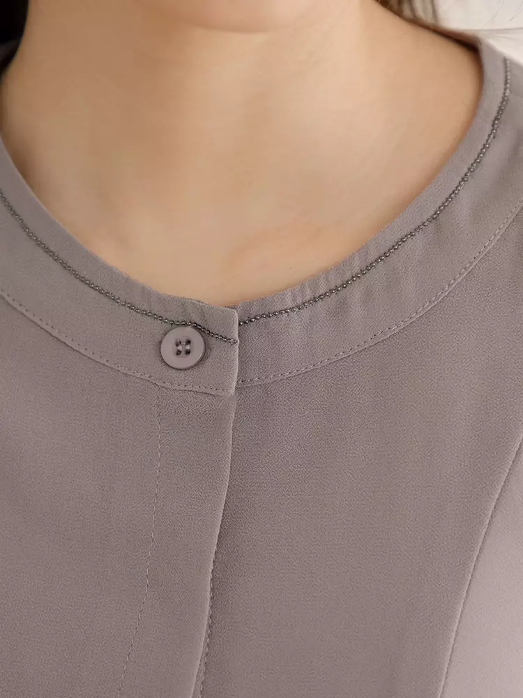 微透膚喇叭袖圓領鍊條上衣《AB19225》