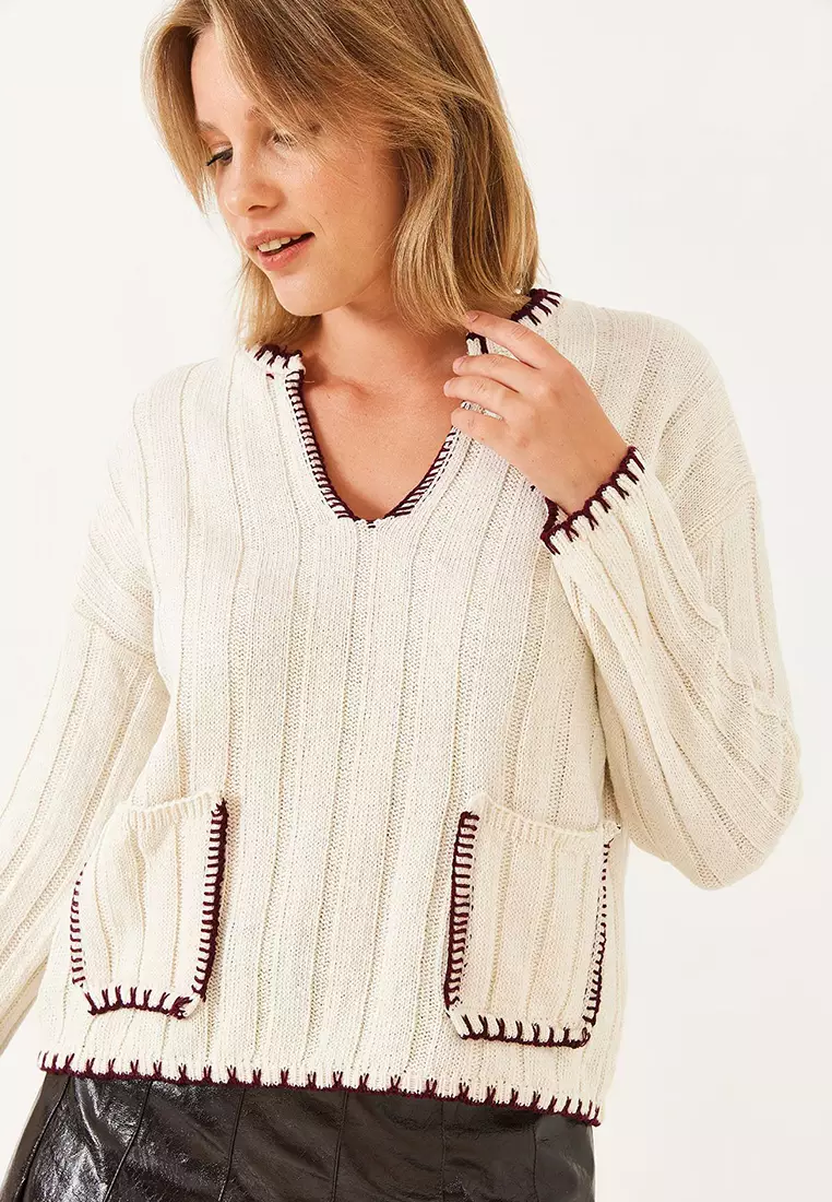 Women's V-Neck Shepherd Stitched Embroidered Detailed Pocket Knitwear Sweater 20247523