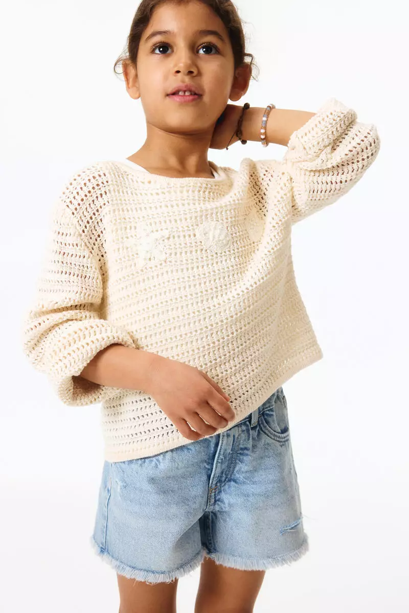 Frayed denim shorts