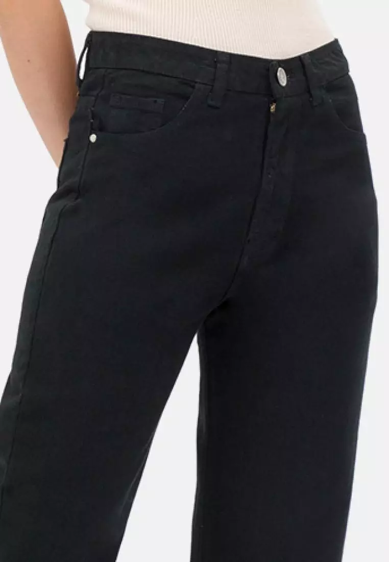 Basic Straight Jeans in Black