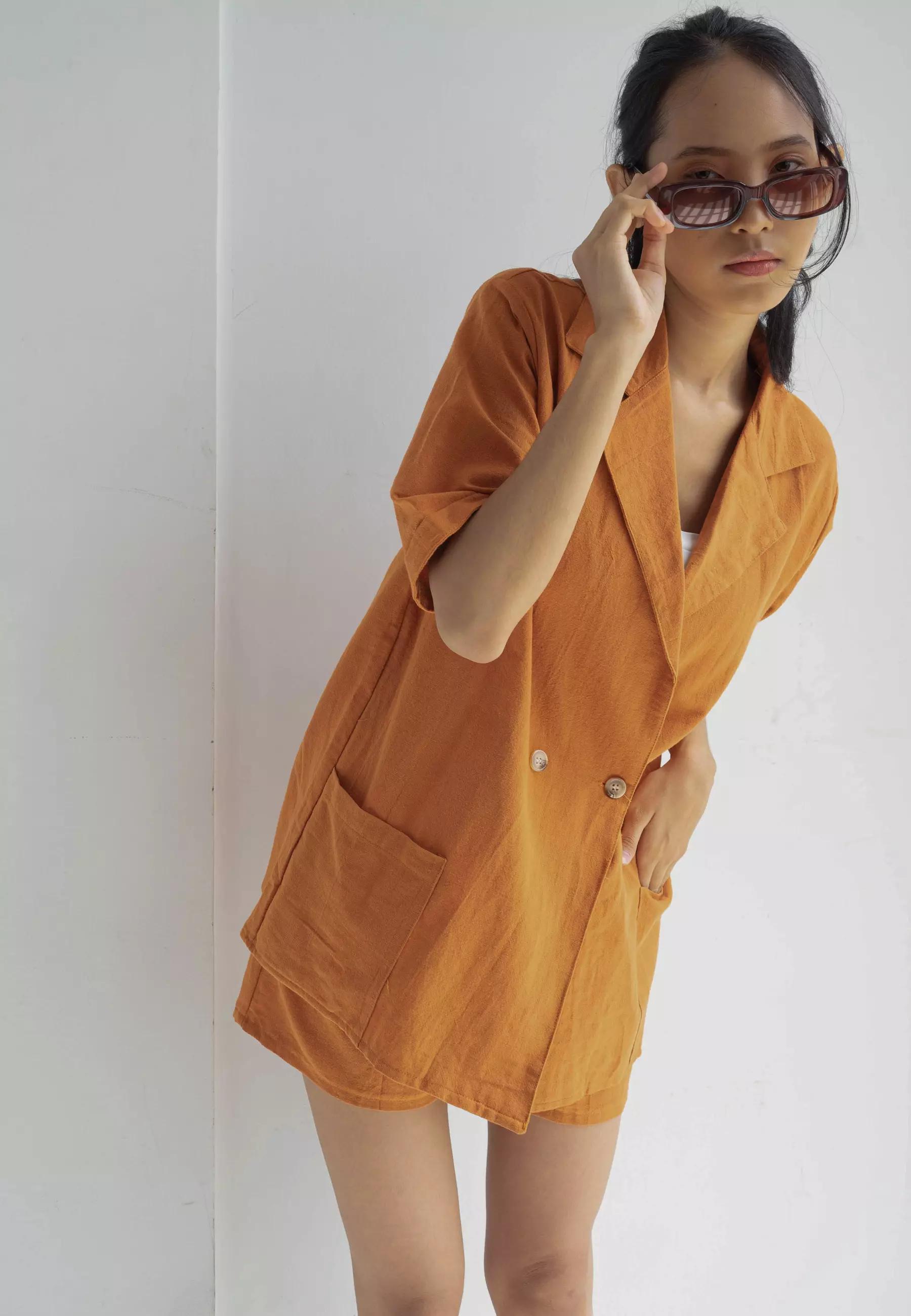 Houseofcuff Meadow Set in Bronze Setelan Blazer & Celana Pendek Linen