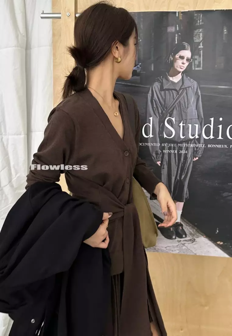 V-neck streamer pleated knit skirt set