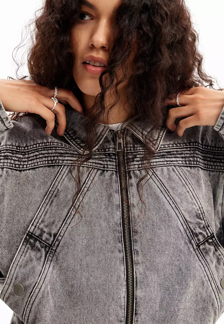 Desigual Woman Denim detachable sleeve jacket.