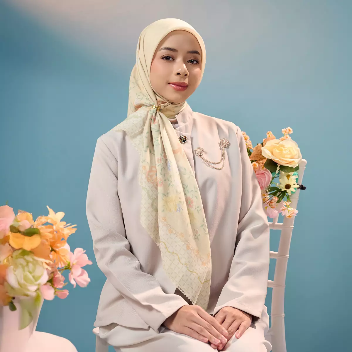 [INCLUDE HARD BOX] ZM Zaskia Mecca - Scarf Bunga Pertiwi Edisi Cut Nyak Dien Cream | Material Voal Alaska Premium | Hijab Motif Segi Empat