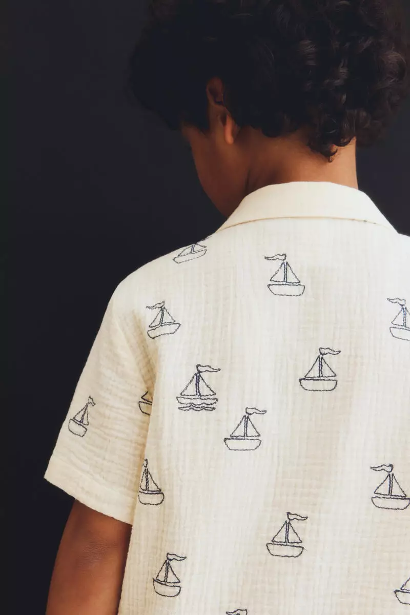 Embroidery-motif cotton shirt