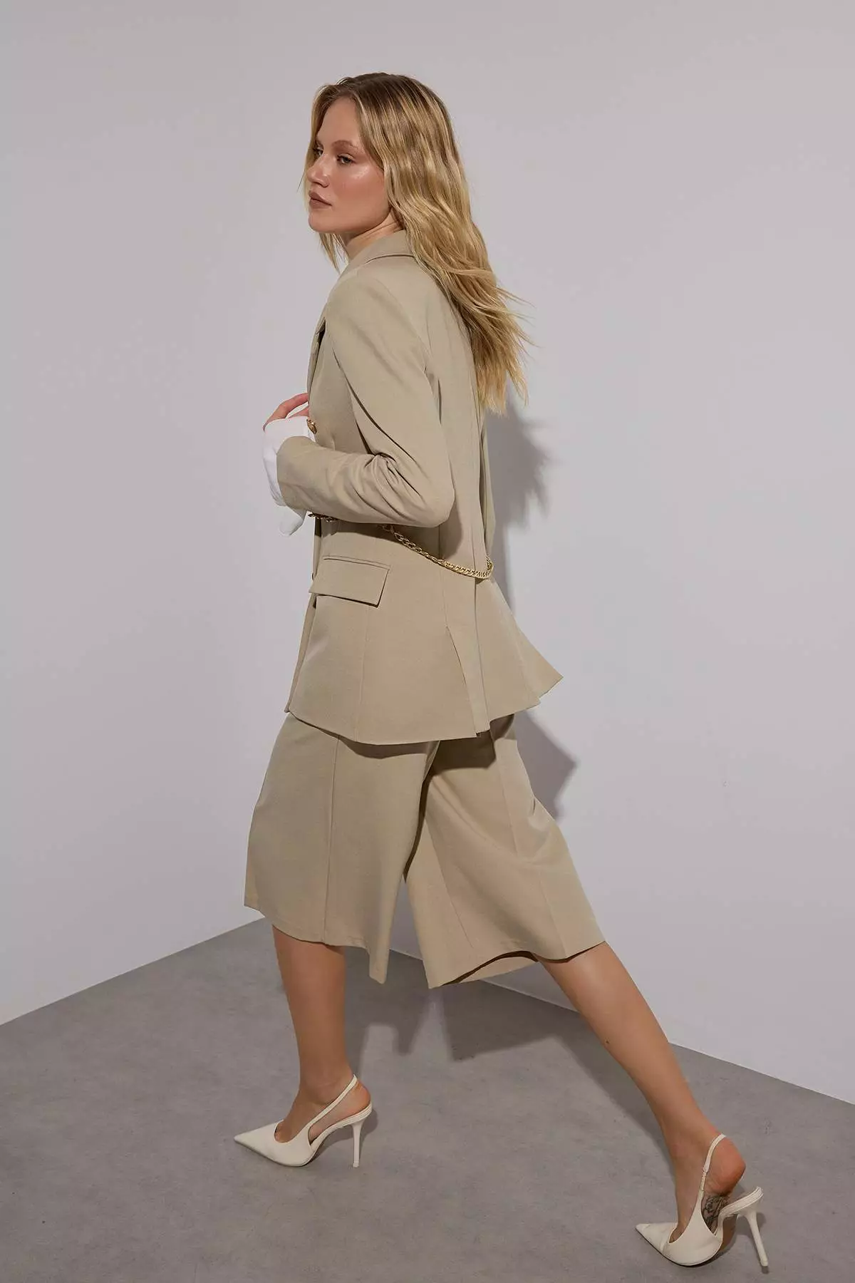 Limited Edition Mink Accessory Chain Detailed Woven Blazer Jacket