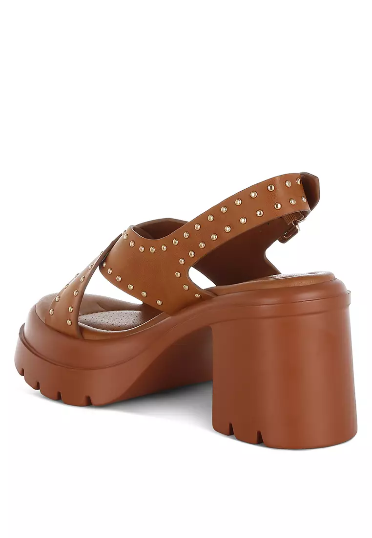 Sandal hak blok berhias stud warna cokelat