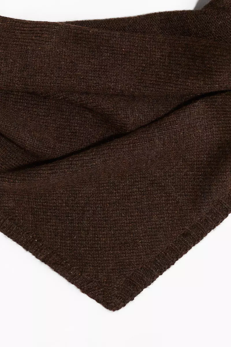 Fine-knit scarf
