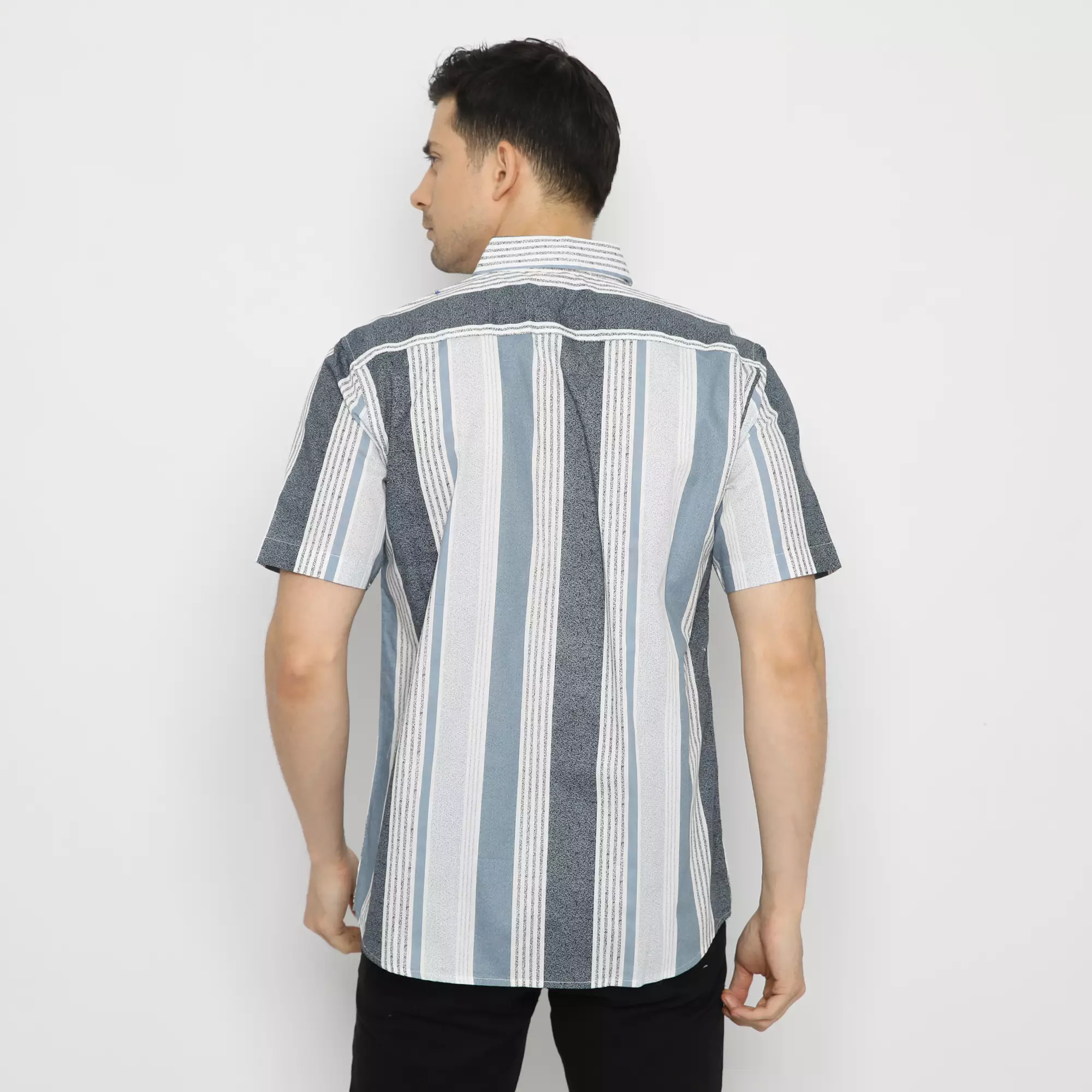 Platini Kemeja Motif Salur Pria Lengan Pendek Katun Print Coklat 73298