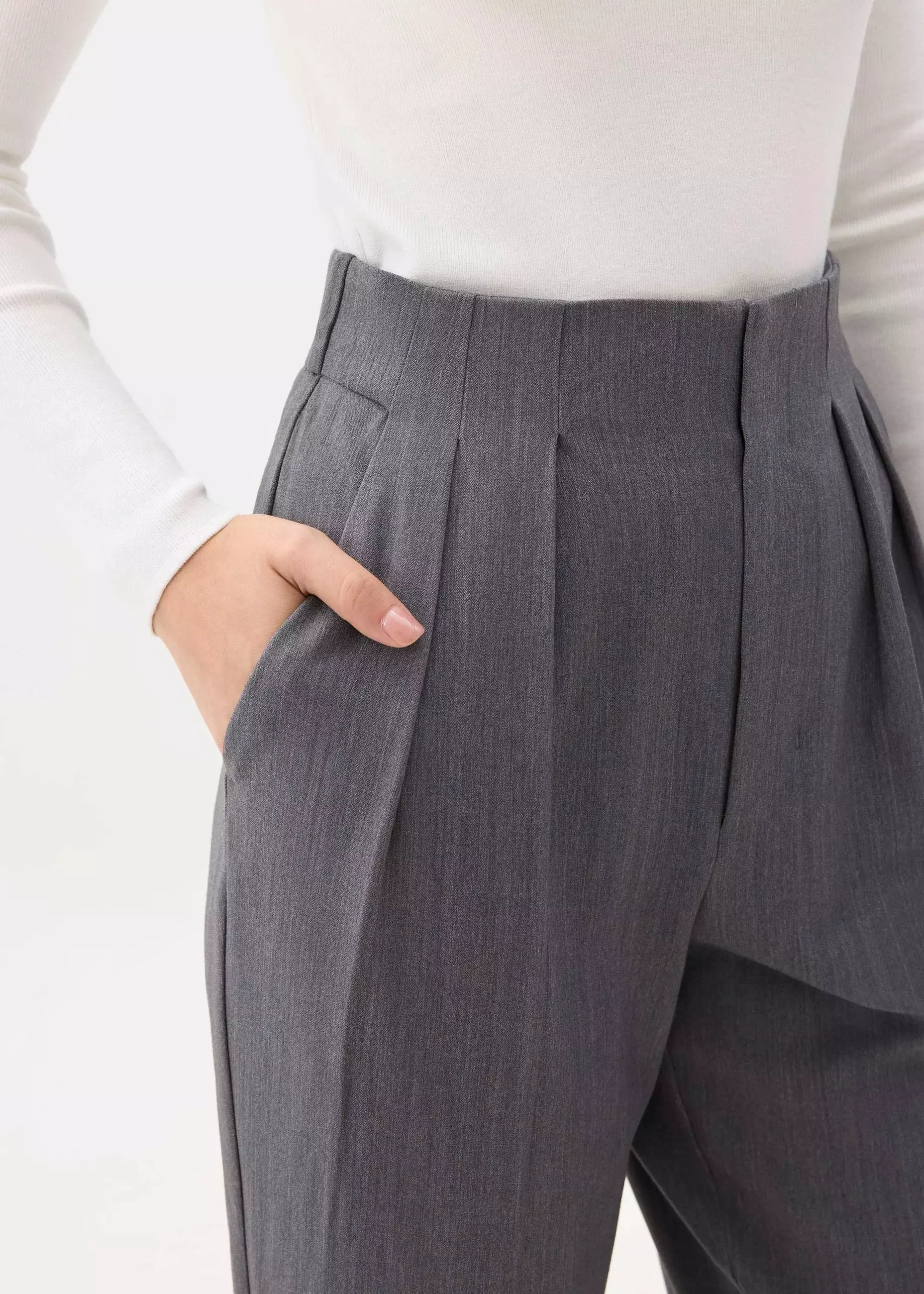 Celana Panjang Wanita - Mika Elastic Pleated Peg Leg Pants