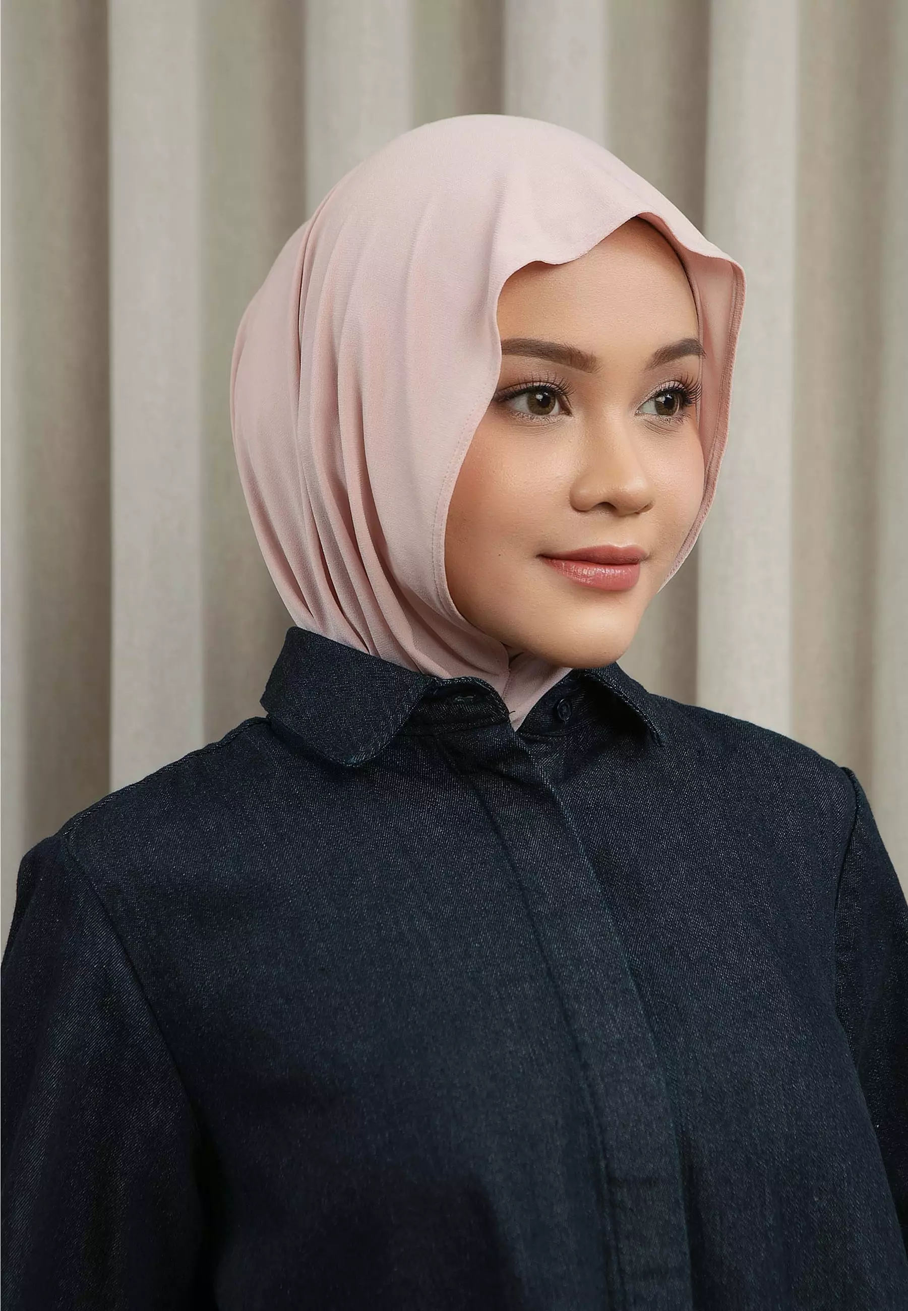HijabChic x Nabillasyal Linea Wave Peach Scarf - Hijab Instant Jersey Praktis Tanpa Jarum Pentul Simple Elegan