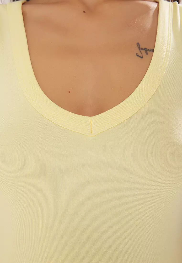 Light Yellow Fitted Sleeveless Flexible Knitted Undershirt TWOSS25AL00022