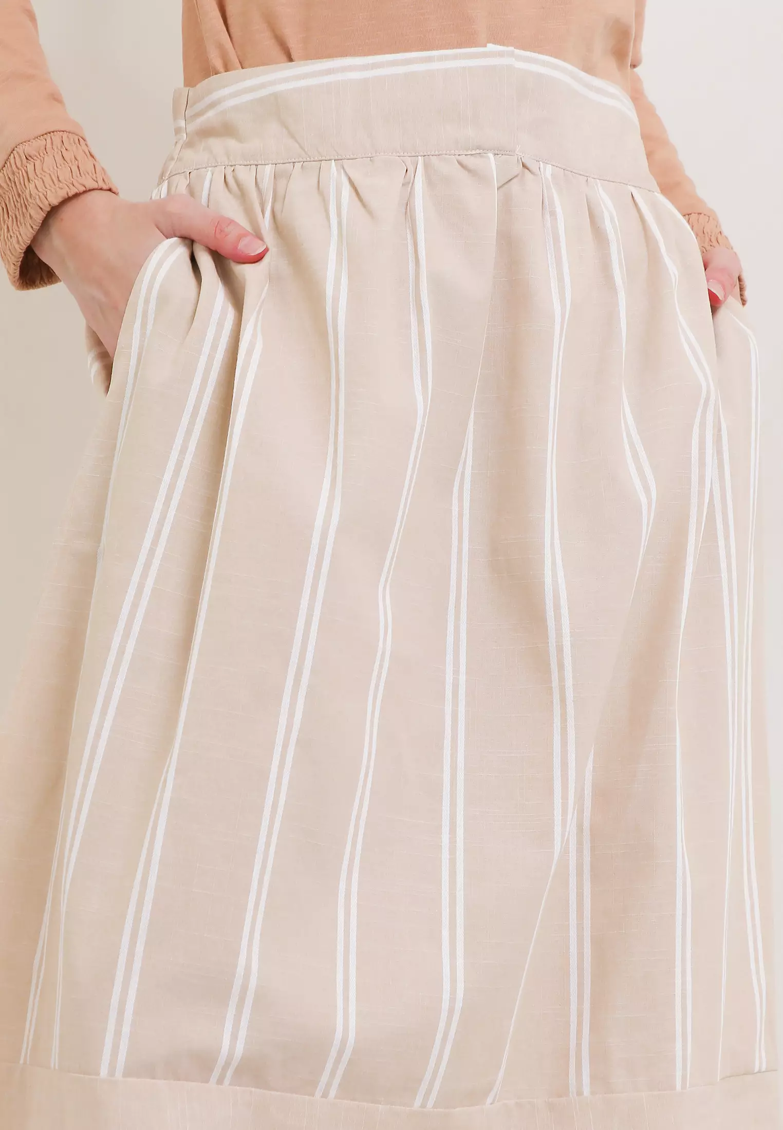 MFMW Rukza Rok Panjang Khaky Motif Salur Putih