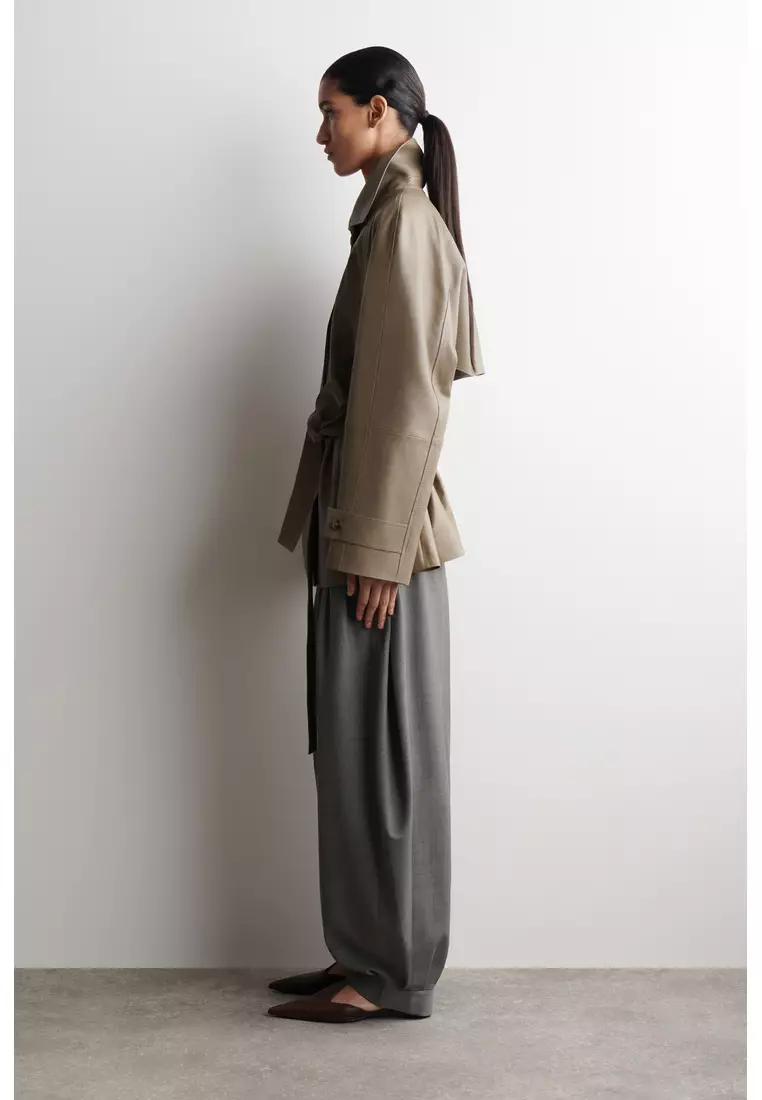 FUNNEL-NECK LEATHER SHORT TRENCH JACKET