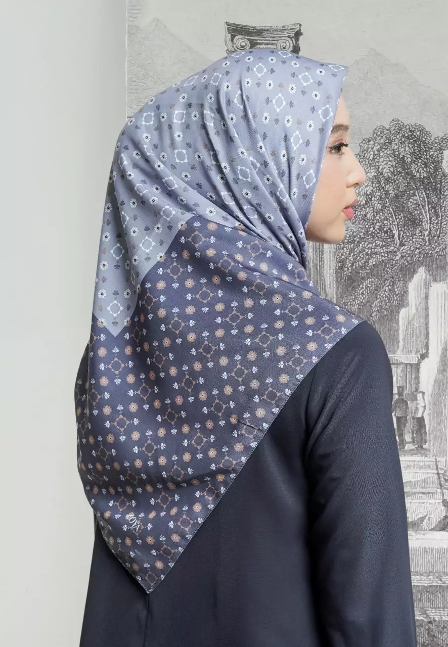 DAXA Scarf Dark Grey - Kerudung Hijab Segiempat Motif With Pouch - Bahan Poly Fine - Ukuran 110x110