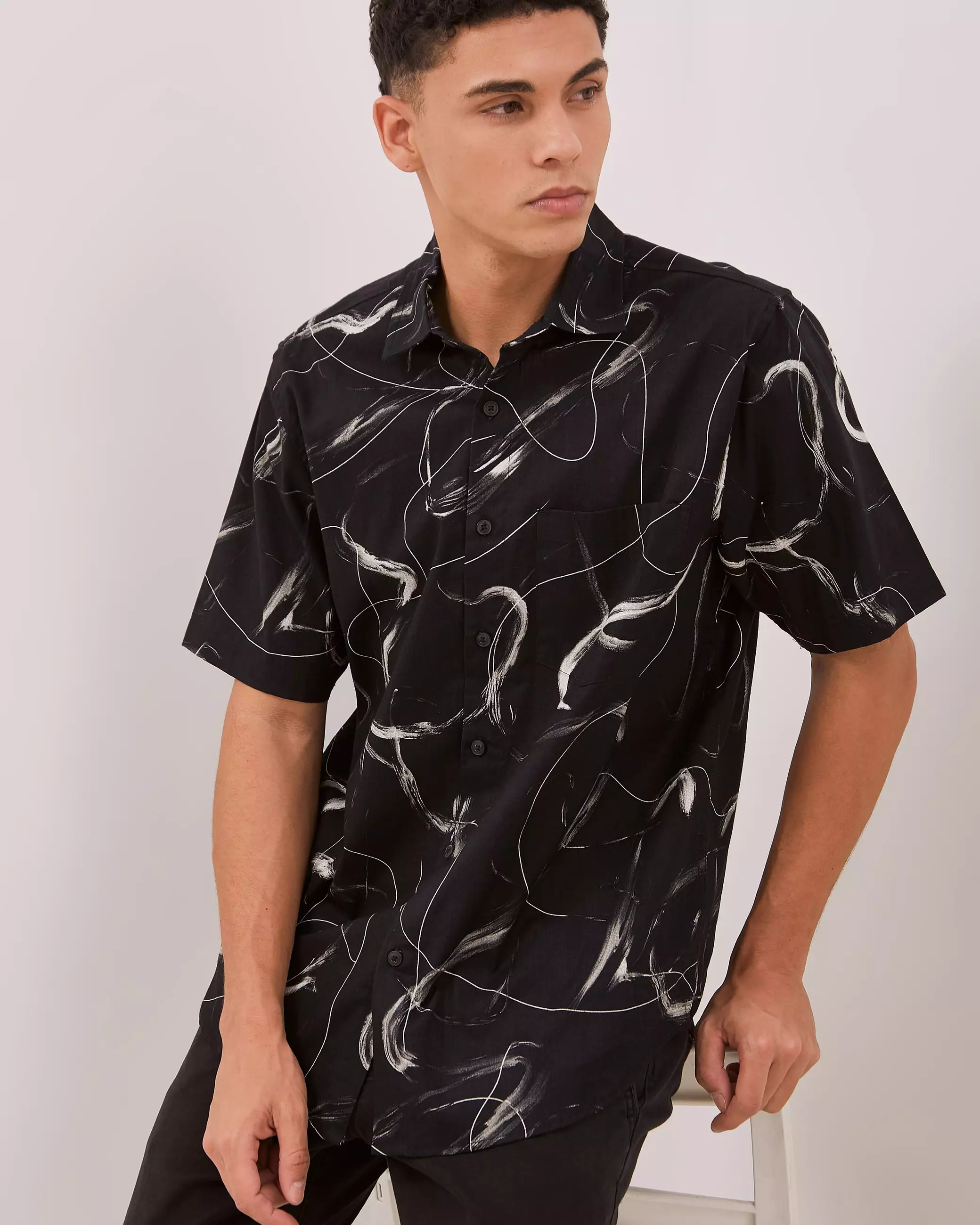 AMK Kemeja Motif Pria Lengan Pendek SHP Davao Ss Black