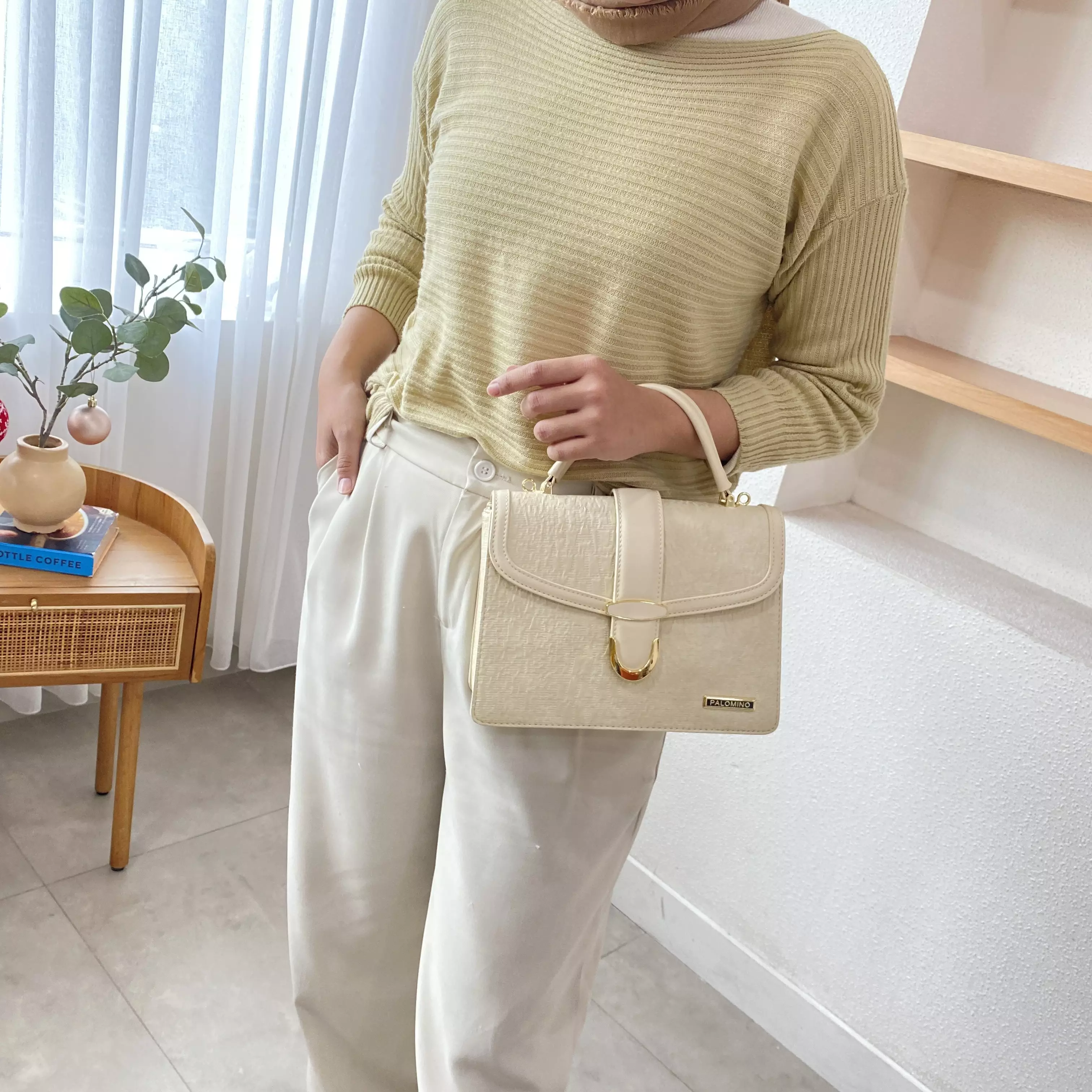 Palomino Dayla Handbag Wanita Warna Cream