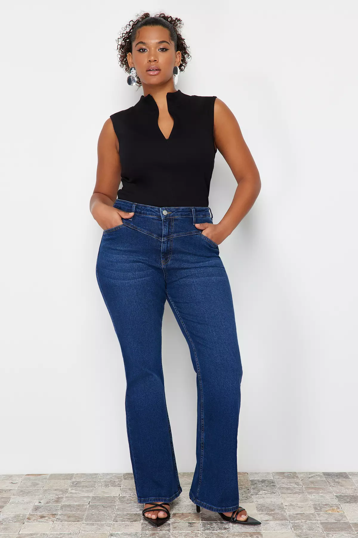 Plus Size Sleeveless Blouse